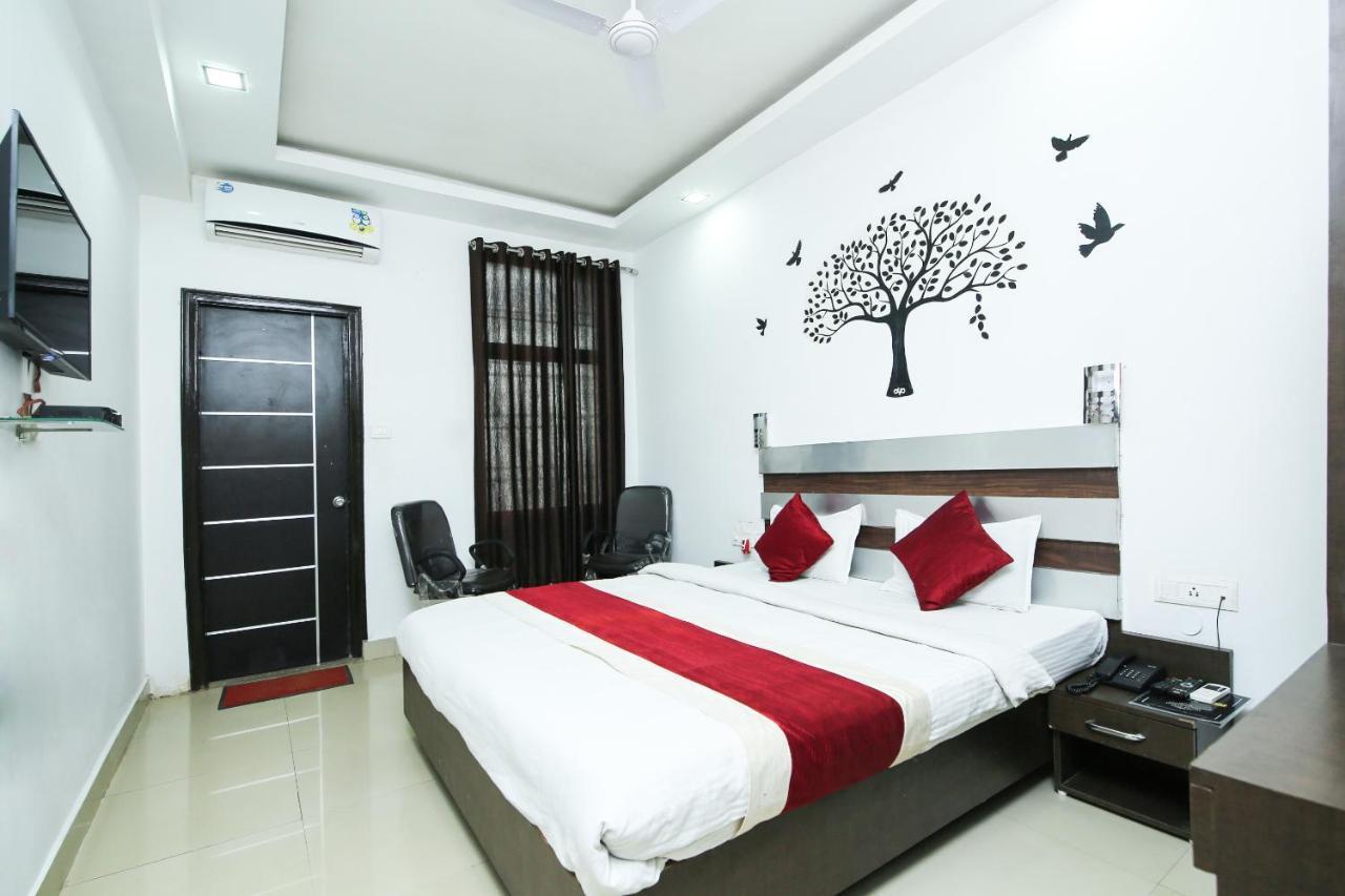 Oyo 3603 White Pearl Hotel Jabalpur Buitenkant foto