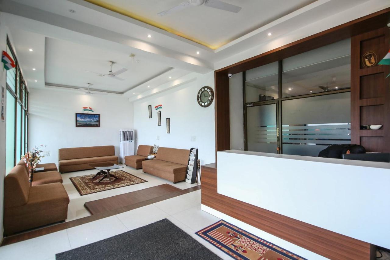 Oyo 3603 White Pearl Hotel Jabalpur Buitenkant foto